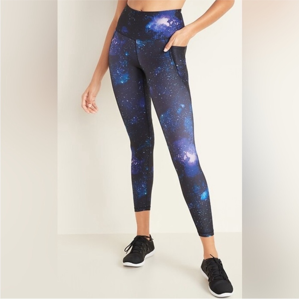 Old Navy Galaxy Print High-Waist Elevate Leggings - Black, Purple & Blue